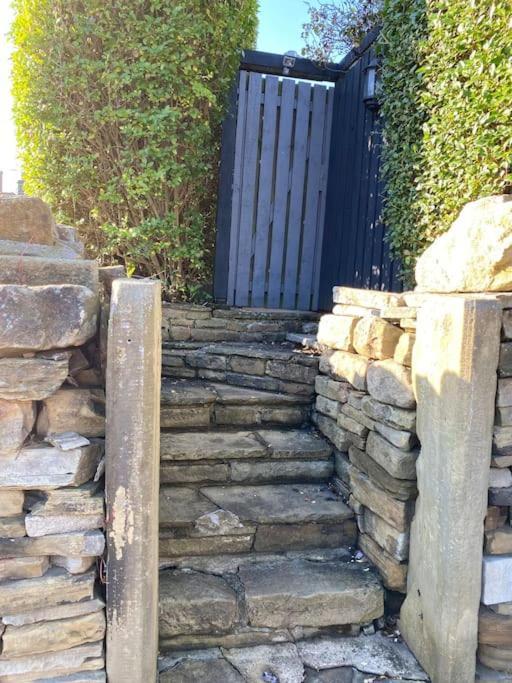 Honeybee Cottage, With A Log Fire & A Hot Tub. Bradford  Exterior photo
